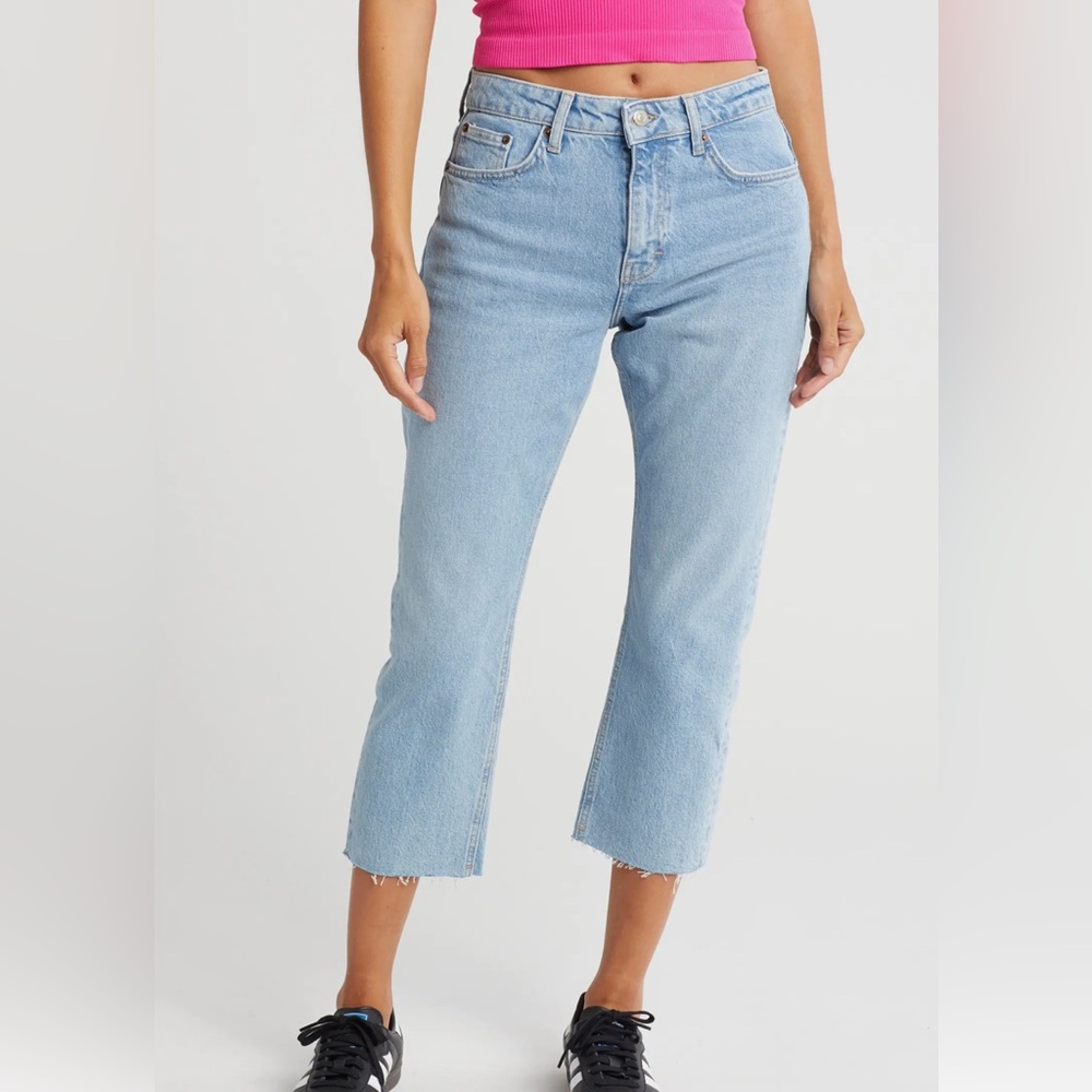 Mid Rise Raw Hem Straight Leg mid calf Jeans light blue